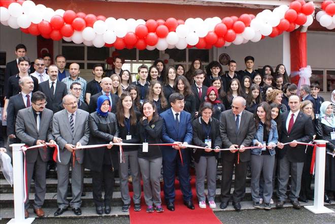 Trabzon Fen Lisesi`nde Bilim Fuarı Sergisi Açıldı