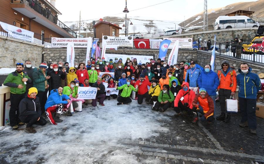 Türkiye Dağ Kayağı Şampiyonası Göz Kamaştırdı